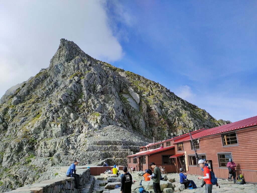 穂高岳山荘から奥穂高岳